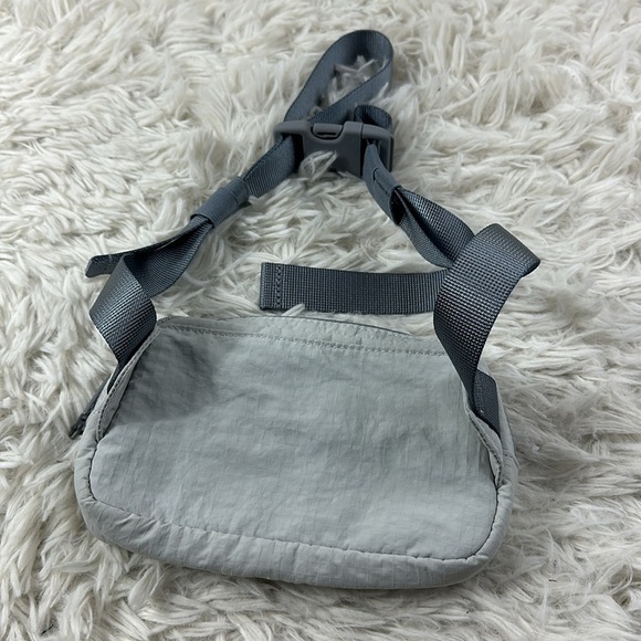 lululemon Mini Belt Bag- Vapor/ Rhino Grey - Picture 4 of 6